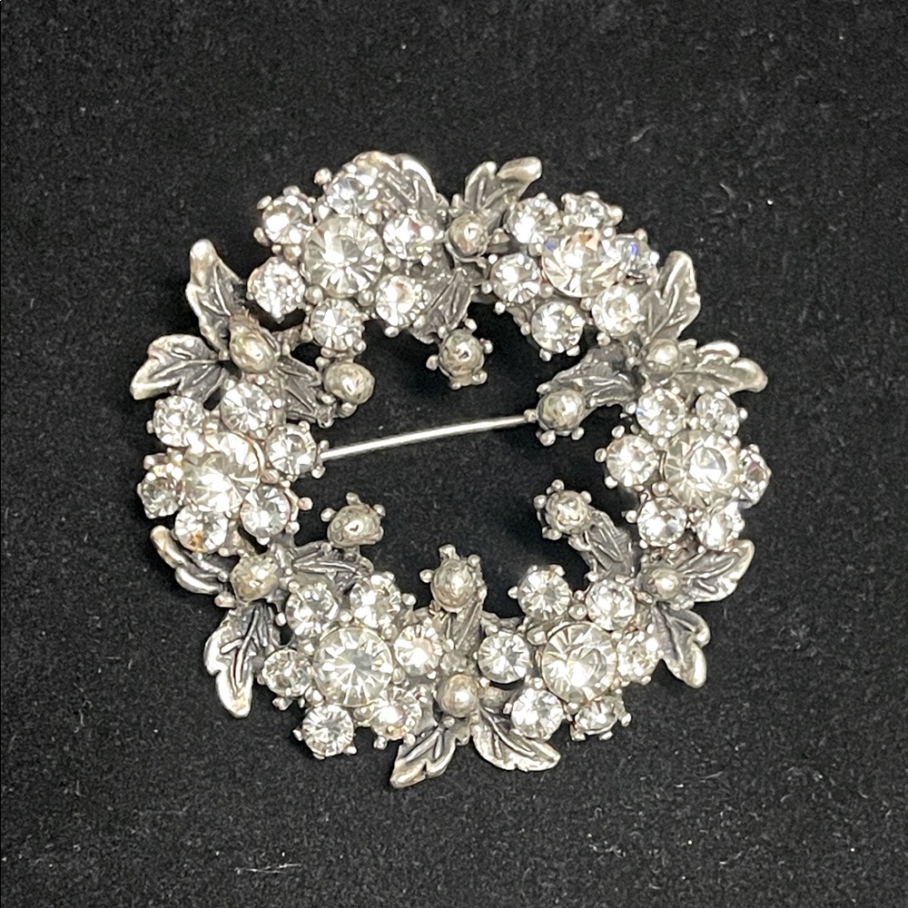 VINTAGE RHINESTONE FLORAL WREATH BROOCH